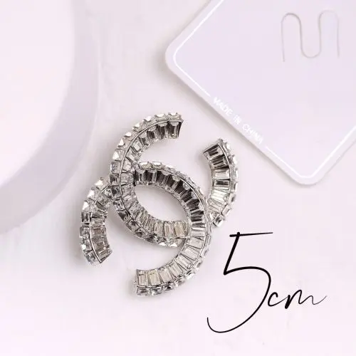 سنجاق سینه مارک chanel نگین باگتی