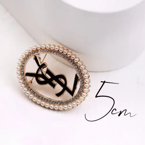سنجاق سینه مارک YSL دور مرواریدی