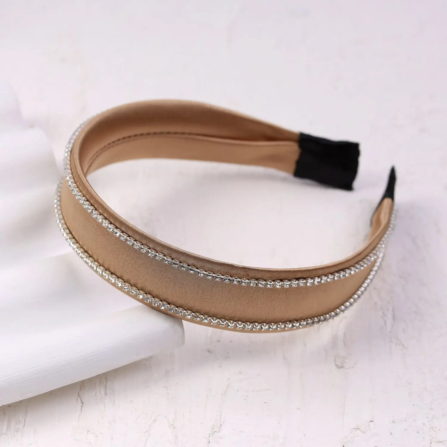 تل ساتن با نگین