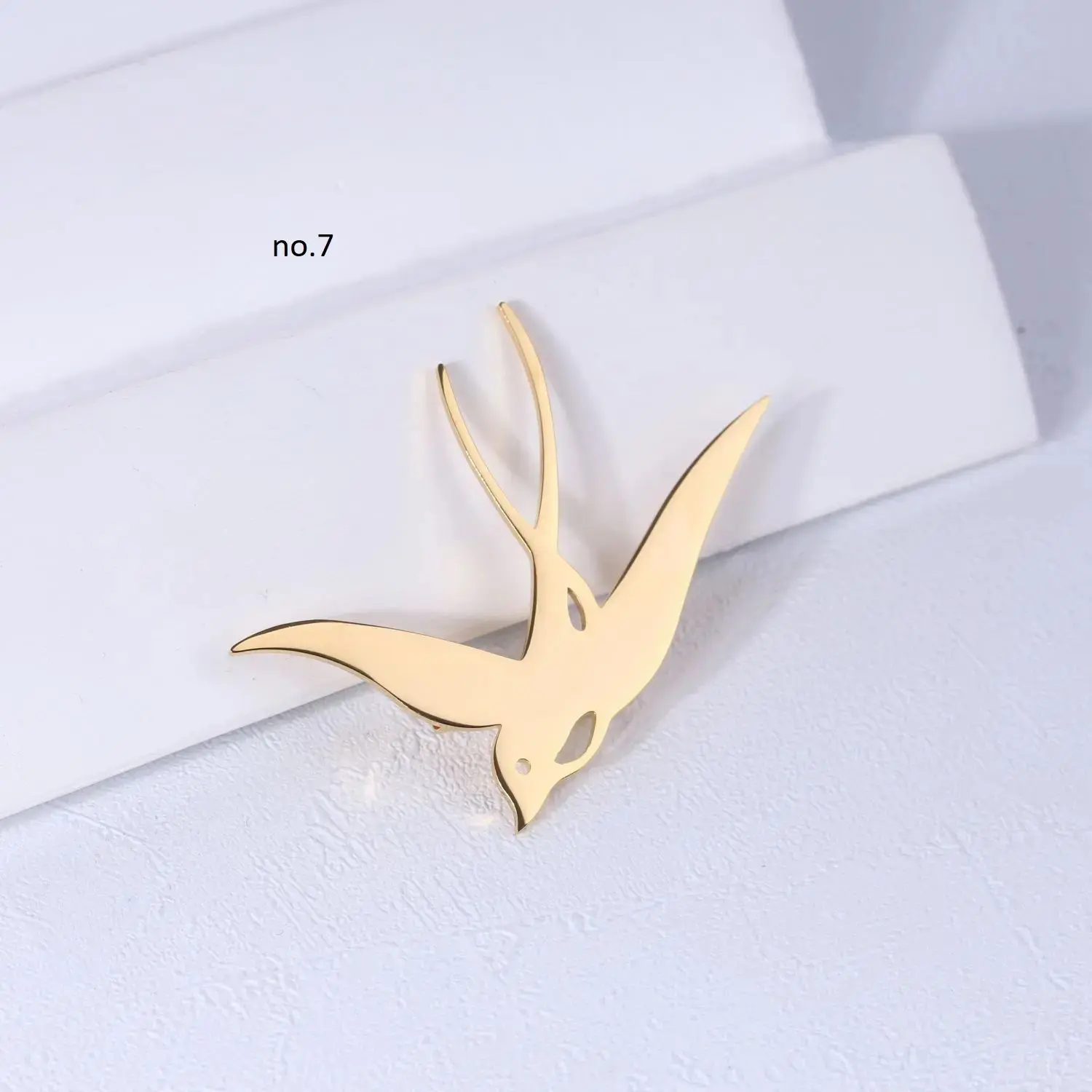 سنجاق سینه استیل طرح فانتزی