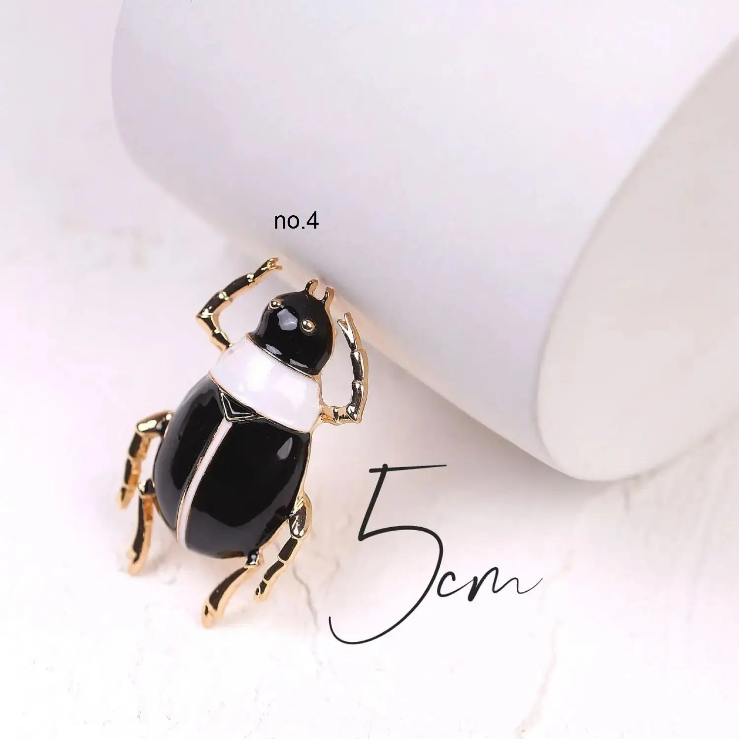 گل سینه مدل سجاق طرح ستاره و حشره