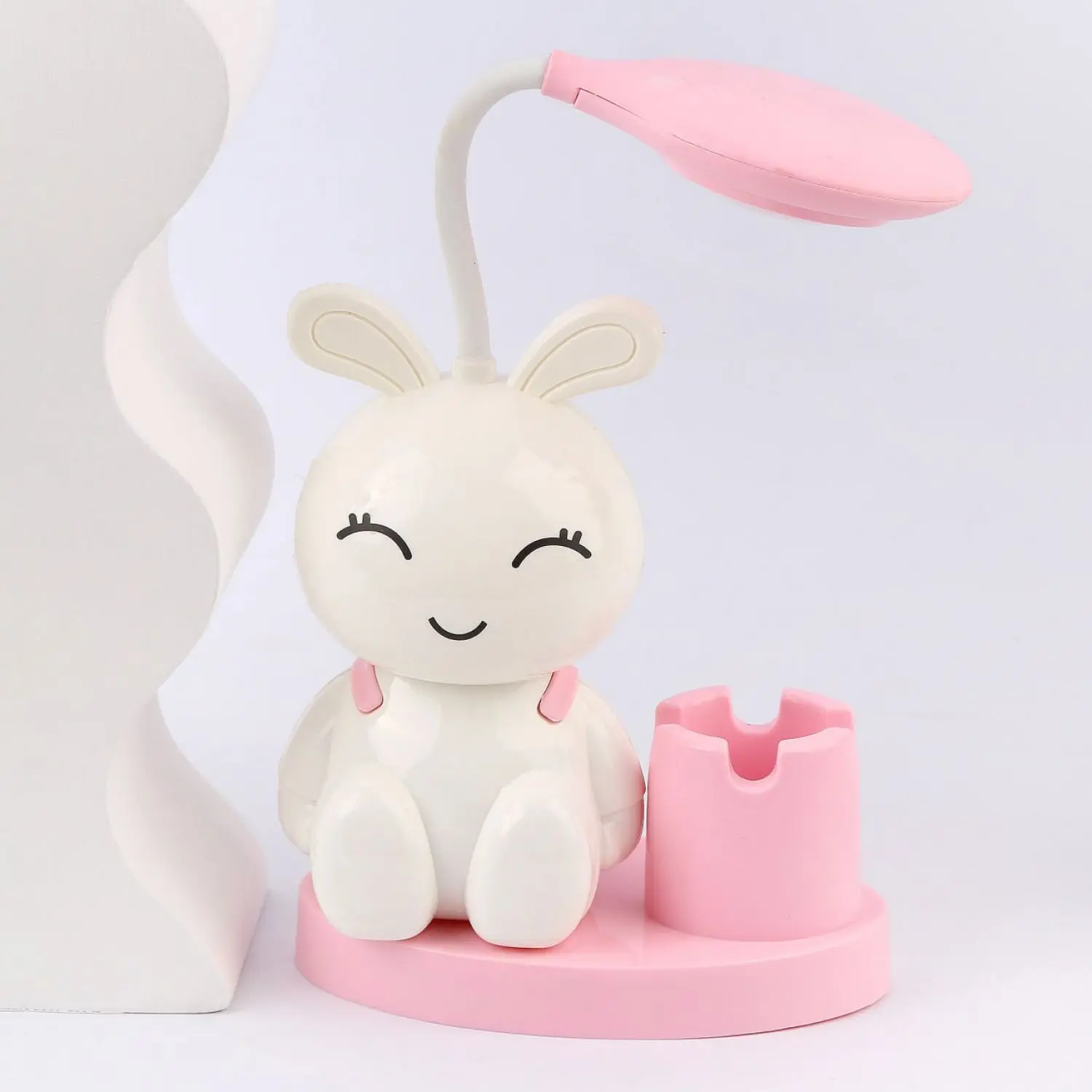 چراغ خواب و مطالعه مدل خرگوش