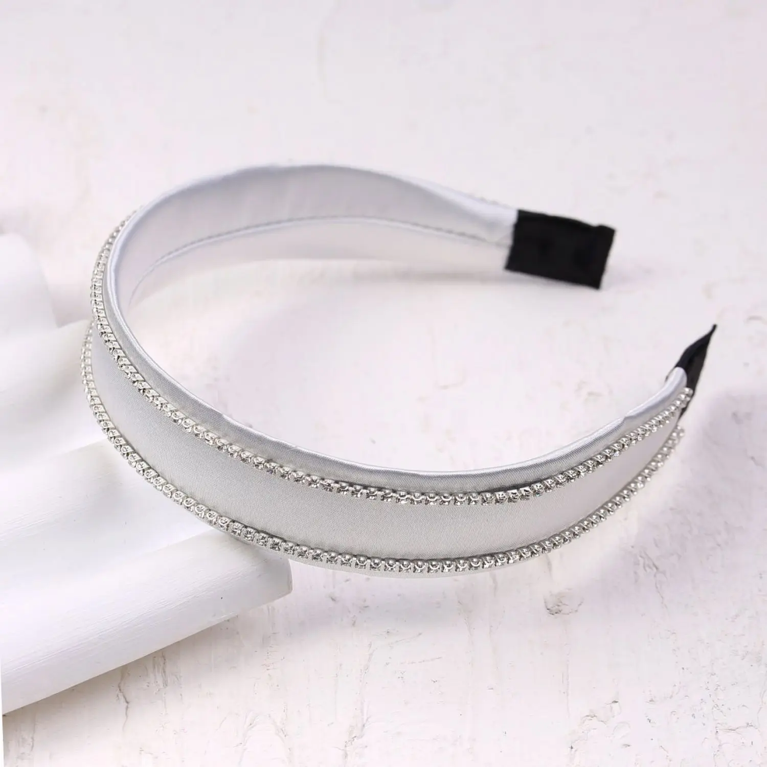 تل ساتن با نگین