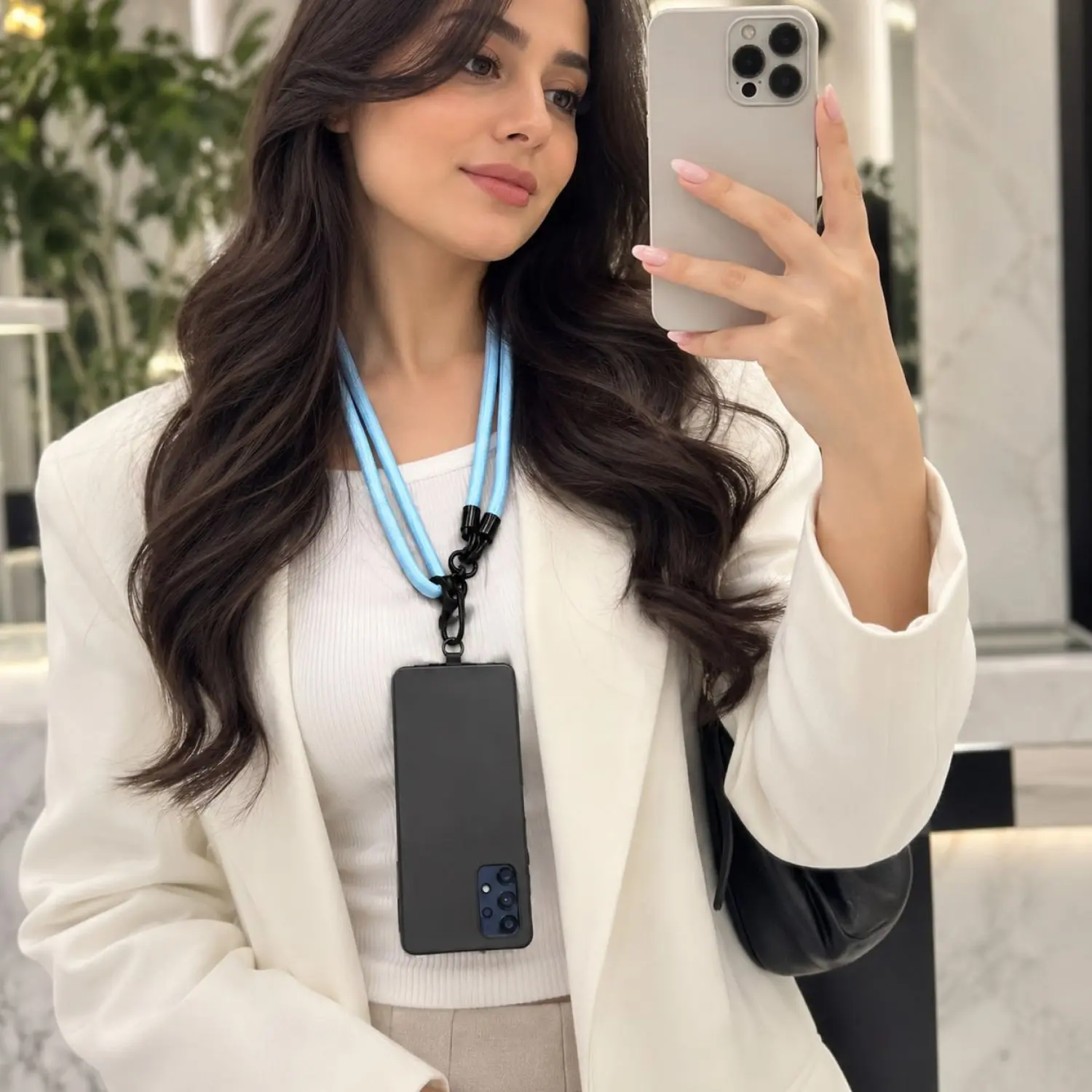 بند موبایل بلند کنفی