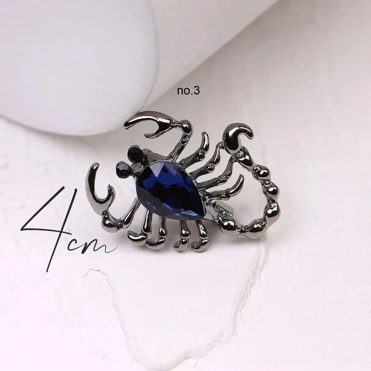 گل سینه مدل عقرب و آناناس