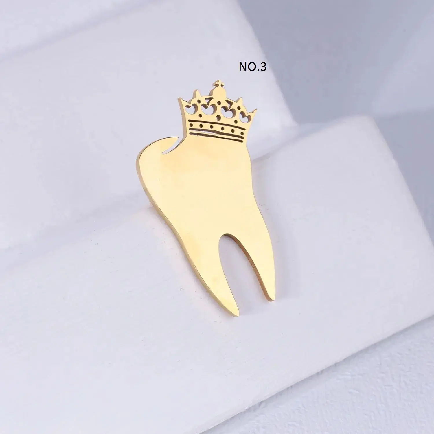 سنجاق سینه استیل طلایی