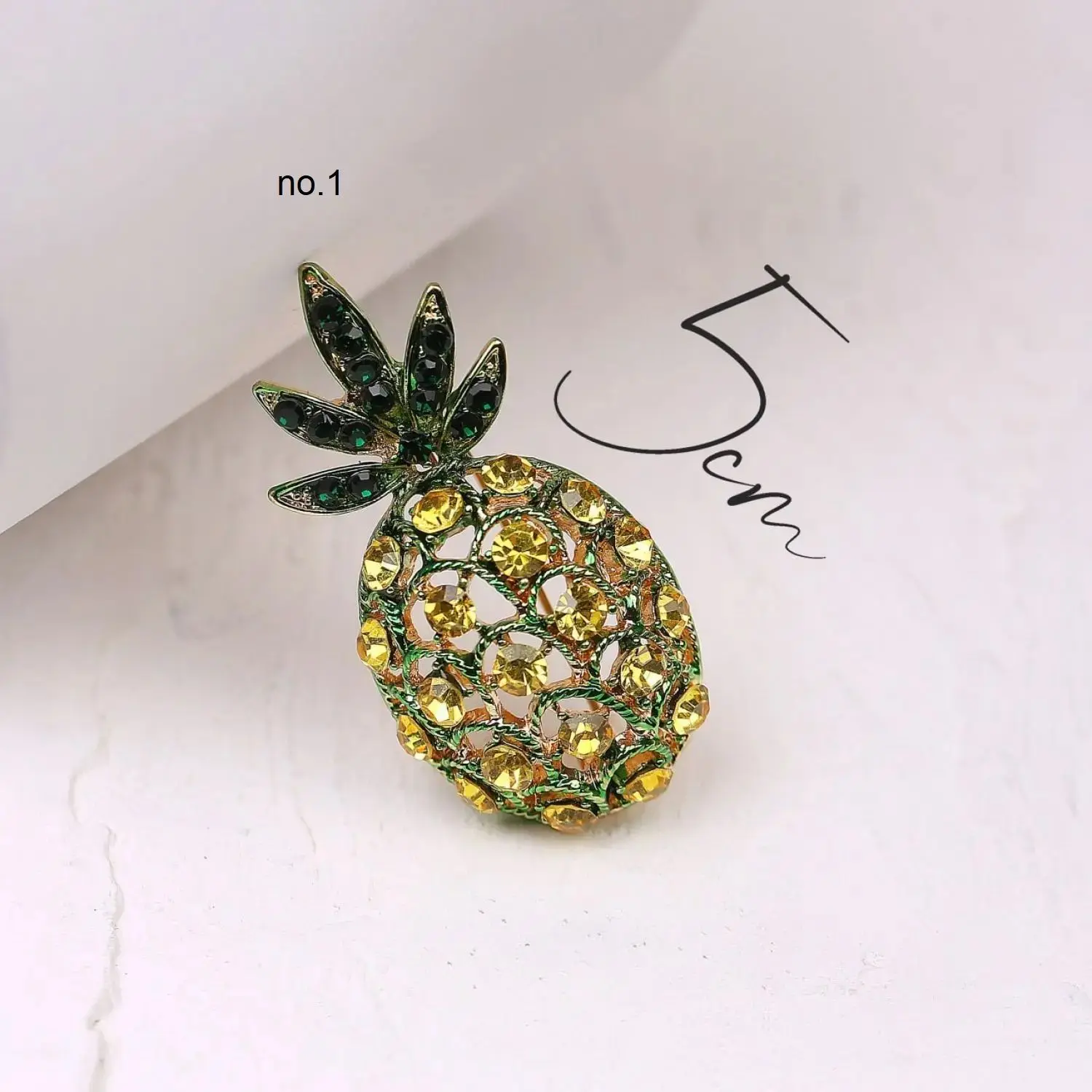 گل سینه مدل عقرب و آناناس