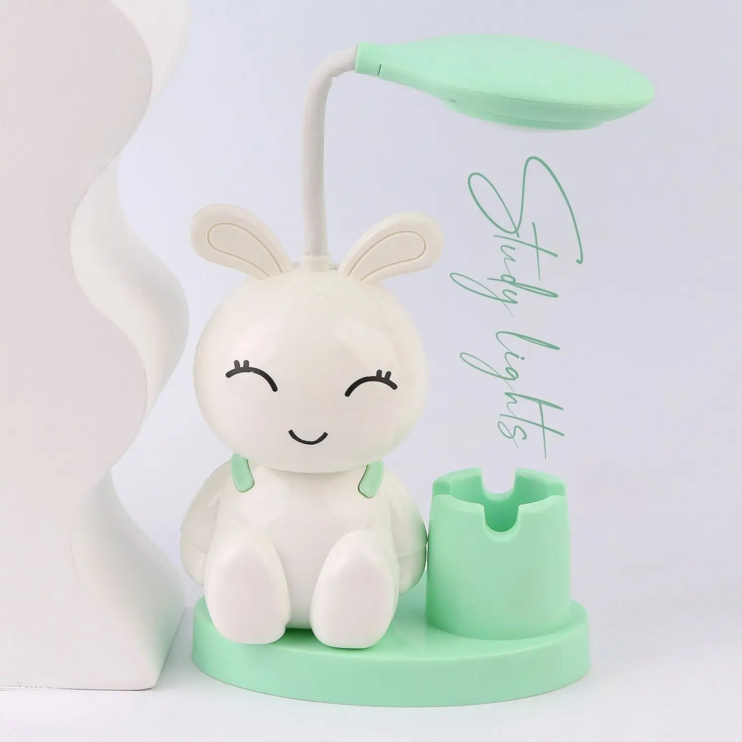 چراغ خواب و مطالعه مدل خرگوش