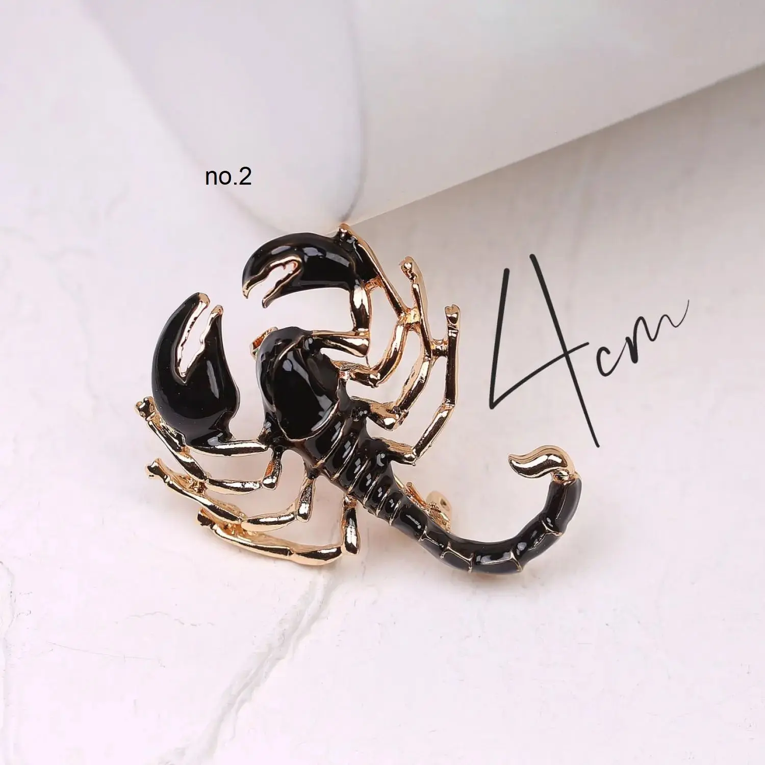 گل سینه مدل عقرب و آناناس