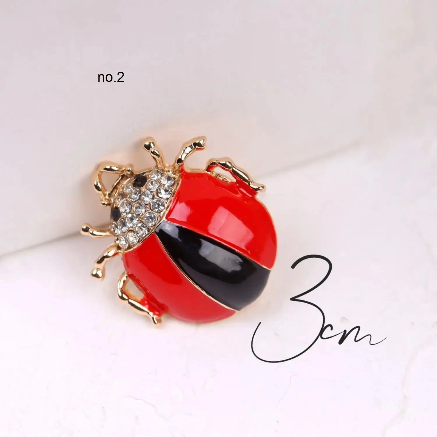 گل سینه مدل سجاق طرح ستاره و حشره