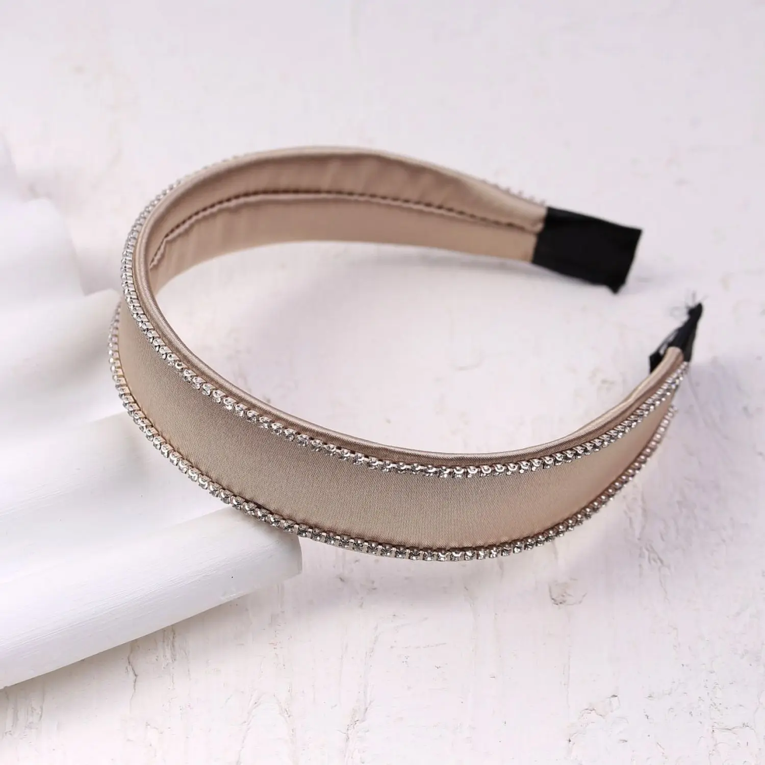 تل ساتن با نگین