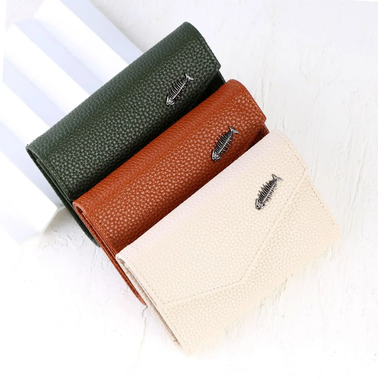 کیف پول طرح چرم لوگو ماهی